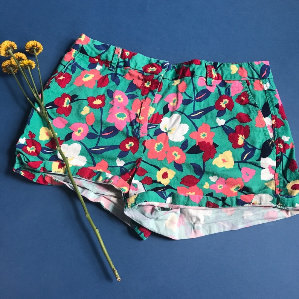 90s does 60s floral cotton shorts / size M-L